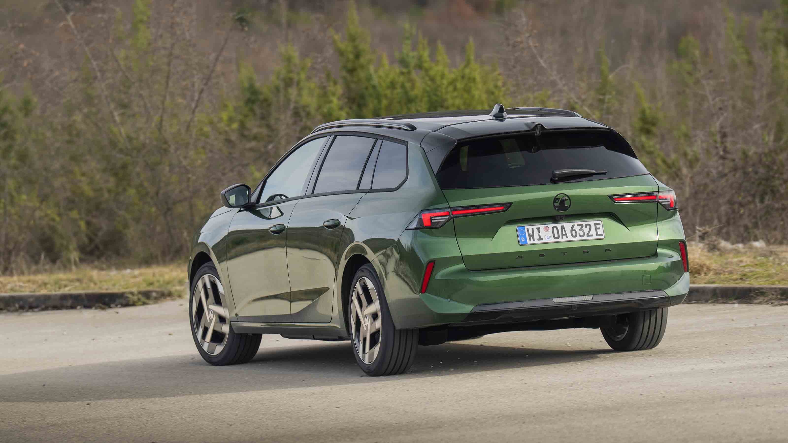 Vauxhall Astra Sports Tourer - rear cornering