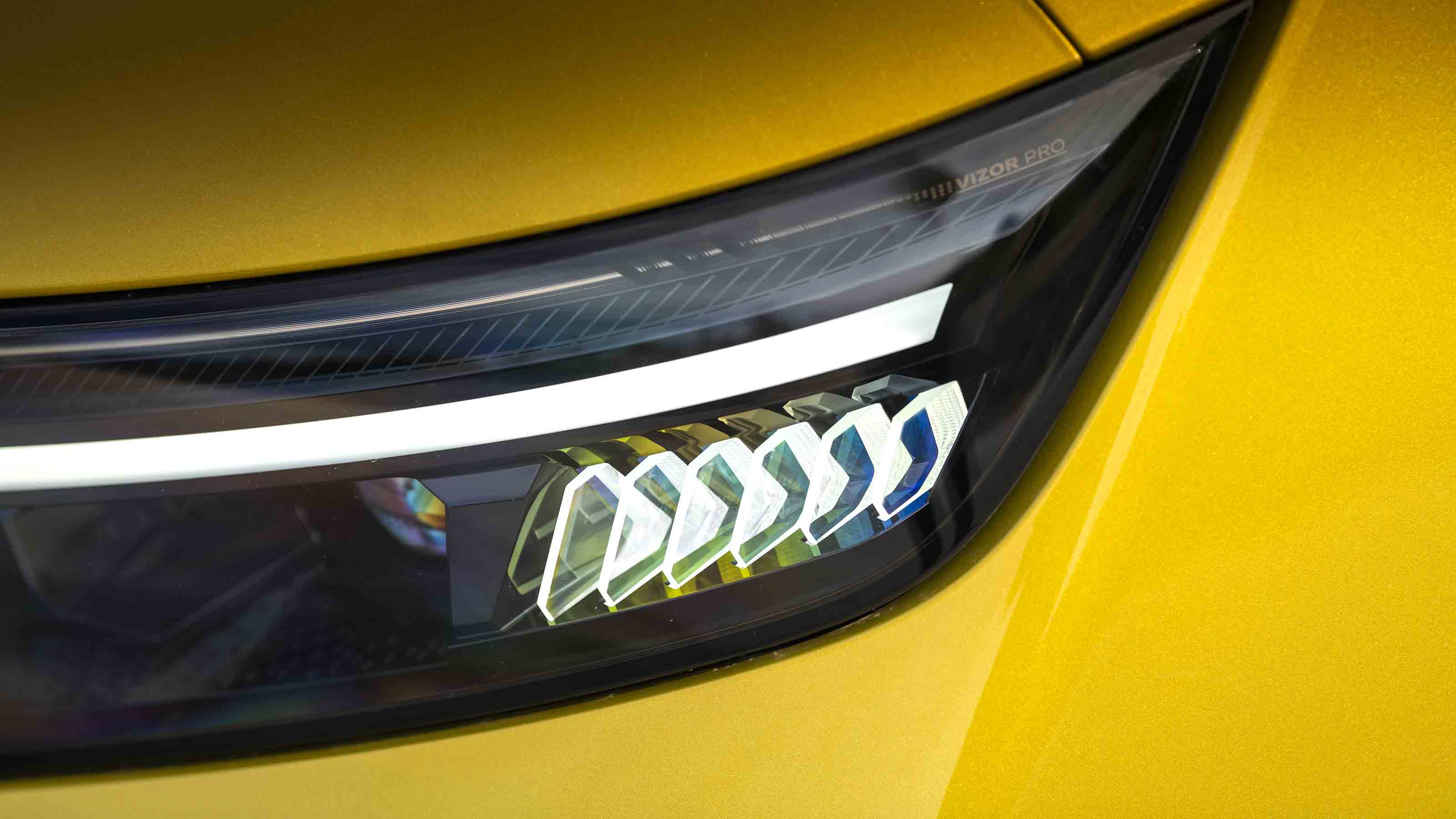 Vauxhall Astra - head light detail