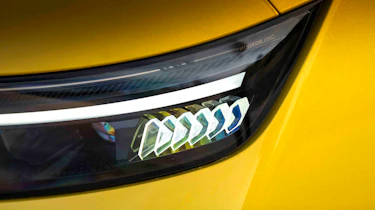 Vauxhall Astra - head light detail