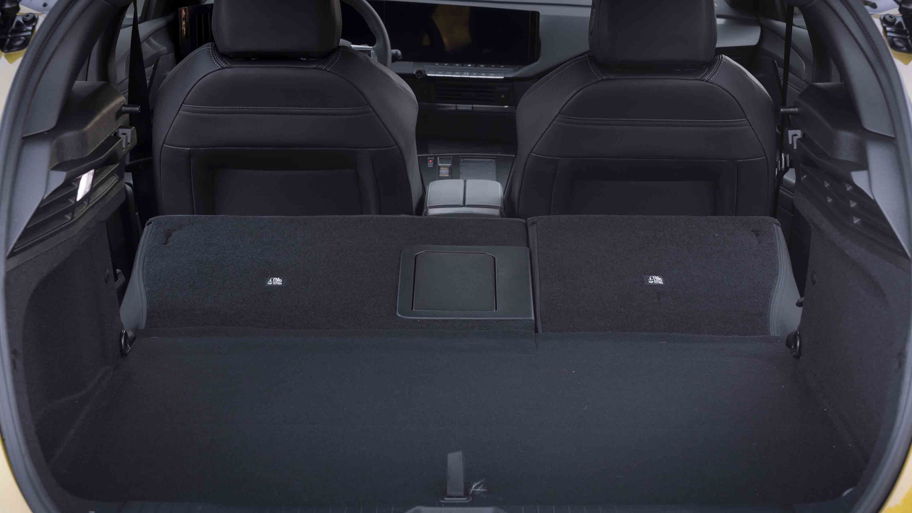Vauxhall Astra - boot, seats folded