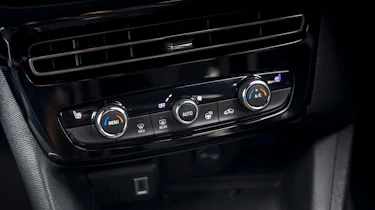 Vauxhall Mokka GSE 2026 - controls