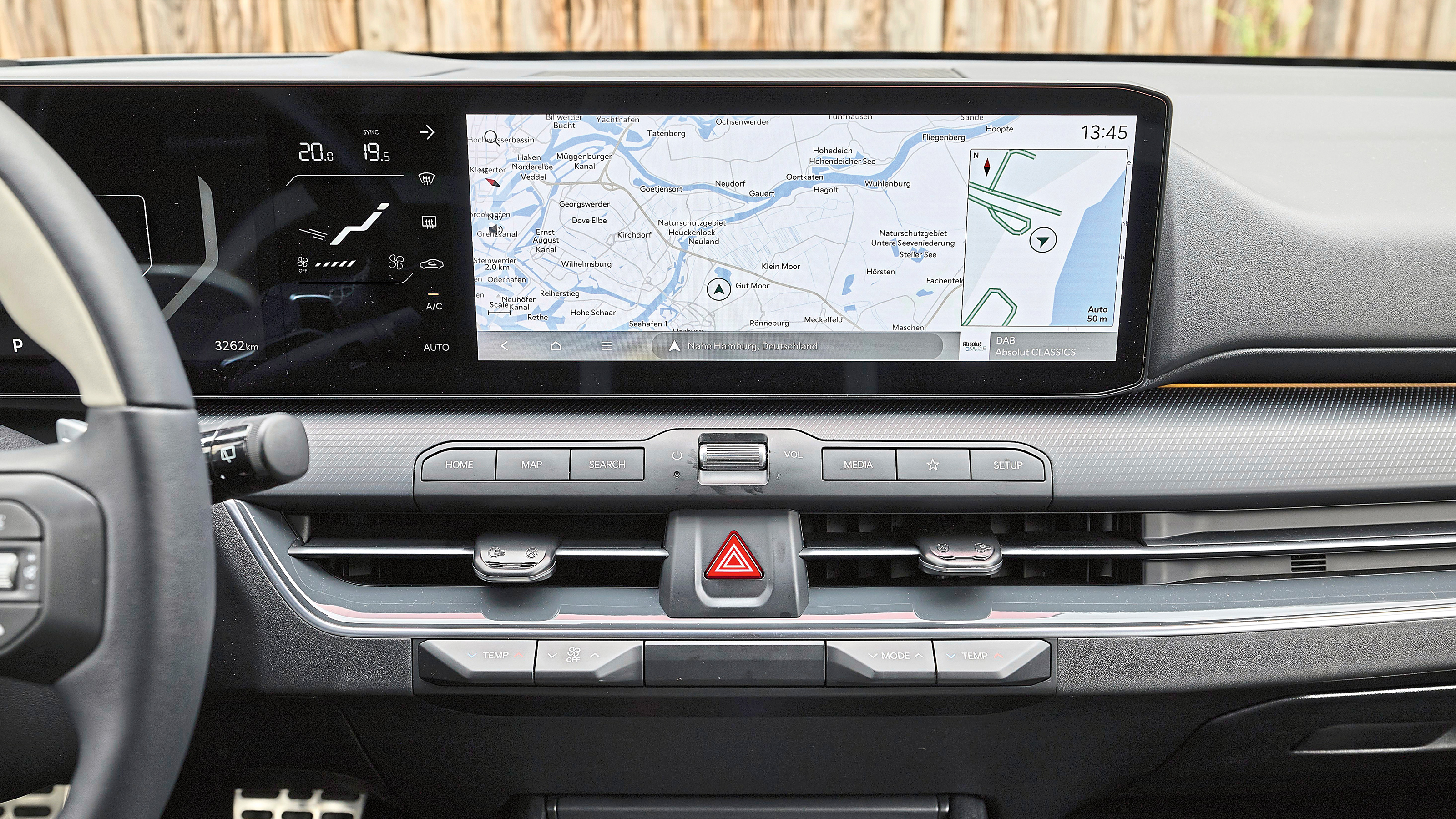 Kia K4 Sportswagon - infotainment screen