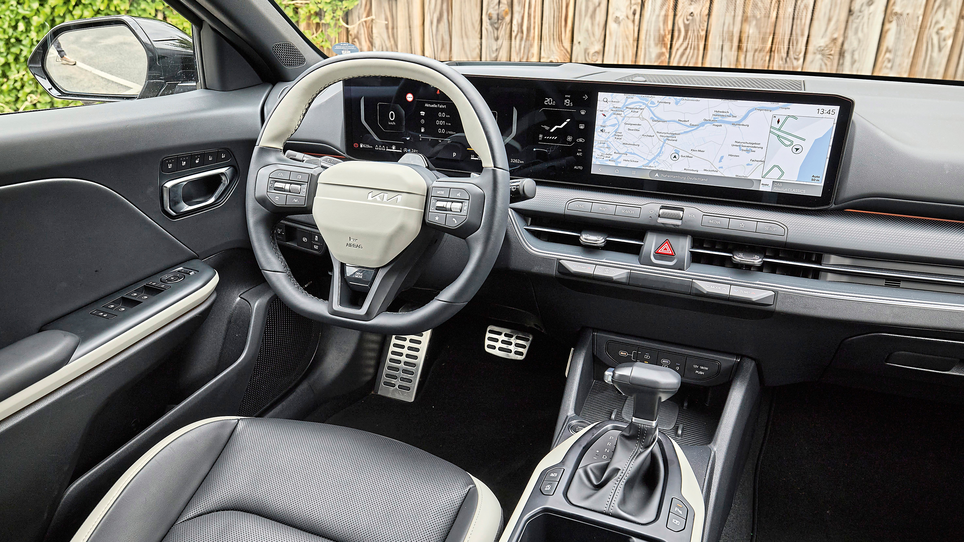 Kia K4 Sportswagon - interior