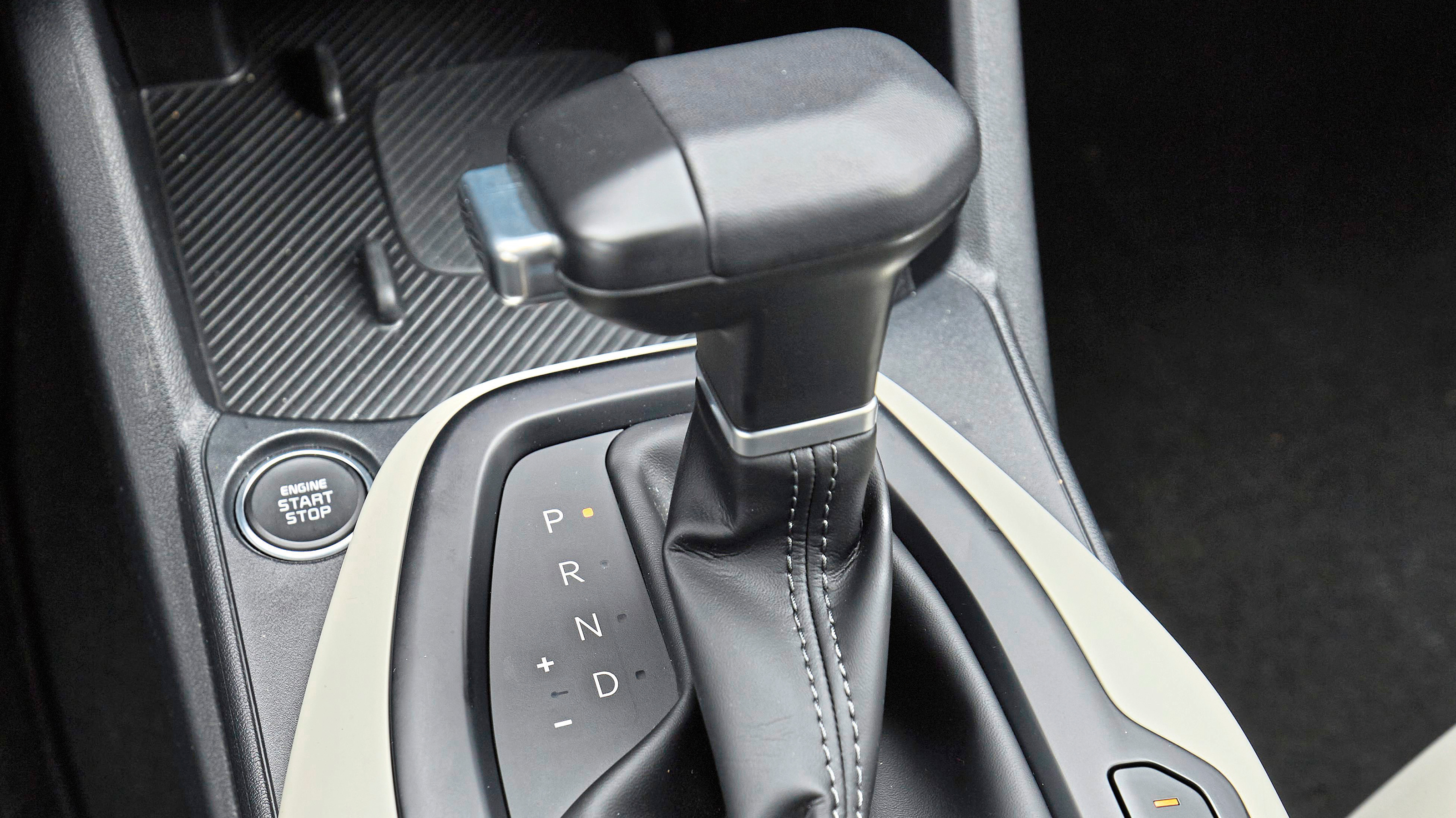 Kia K4 Sportswagon - gear selector