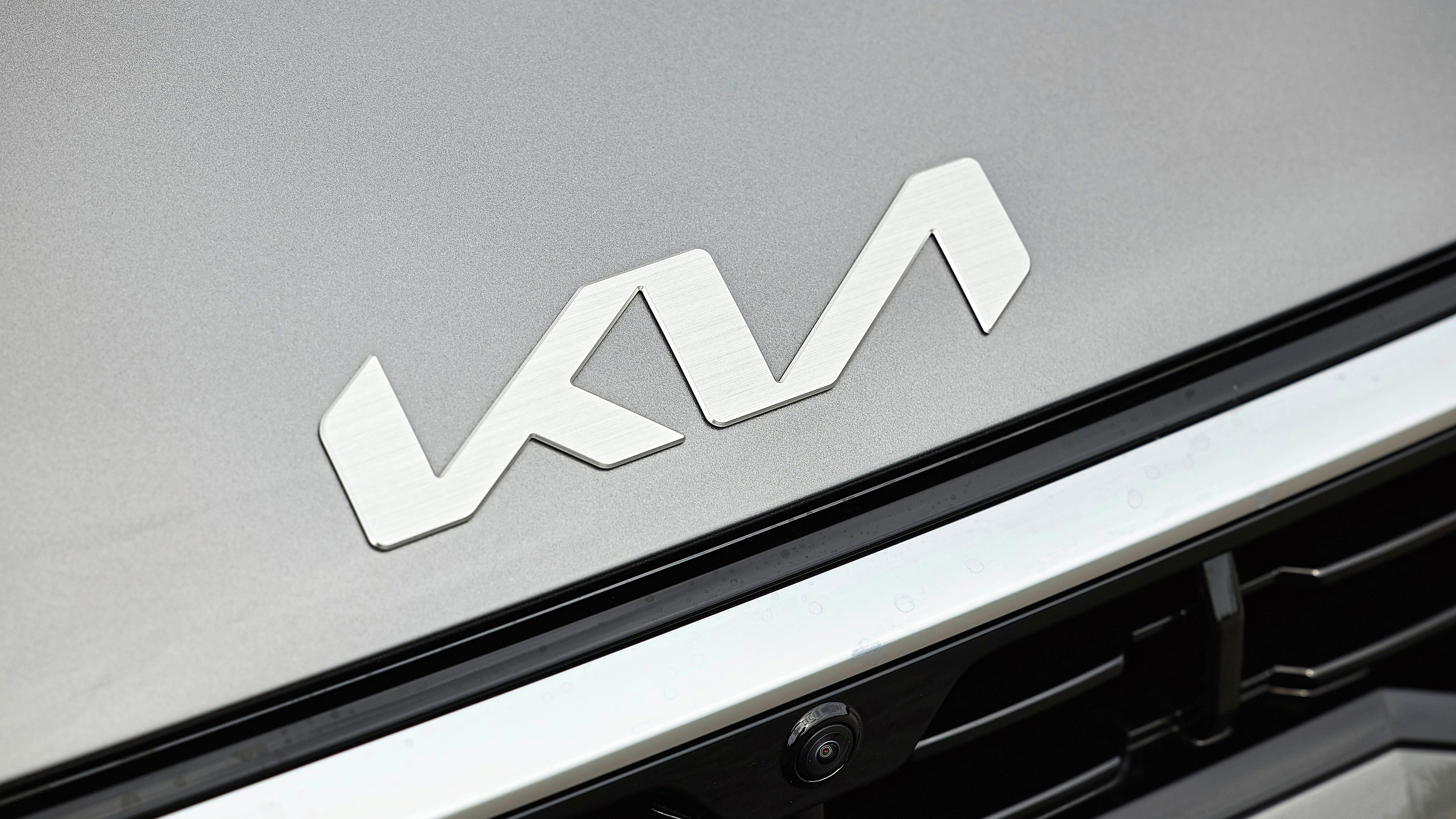 Kia K4 Sportswagon - bonnet badge