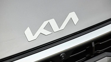 Kia K4 Sportswagon - bonnet badge