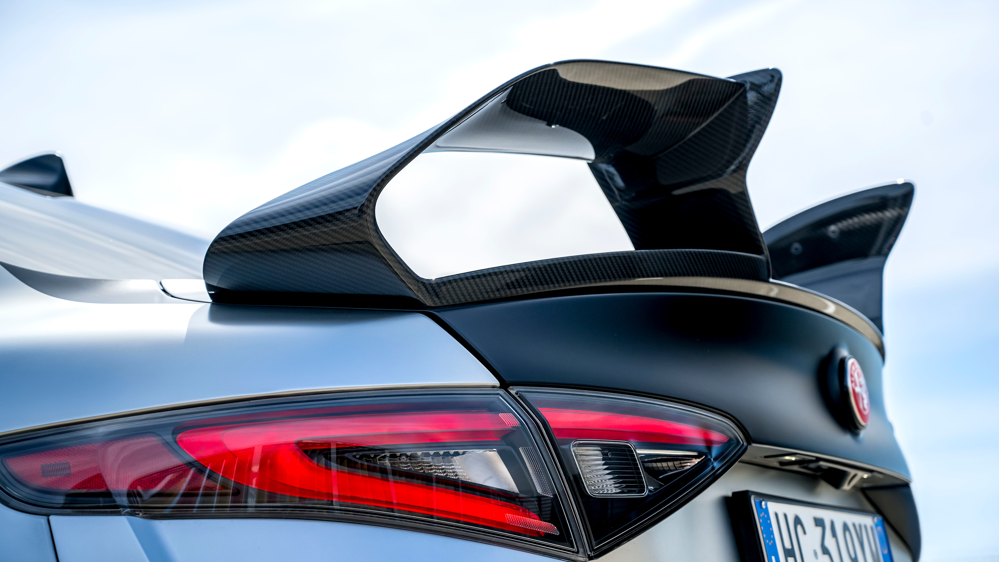Alfa Romeo Giulia Quadrifoglio Luna Rossa - rear wings