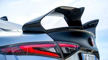 Alfa Romeo Giulia Quadrifoglio Luna Rossa - rear wings