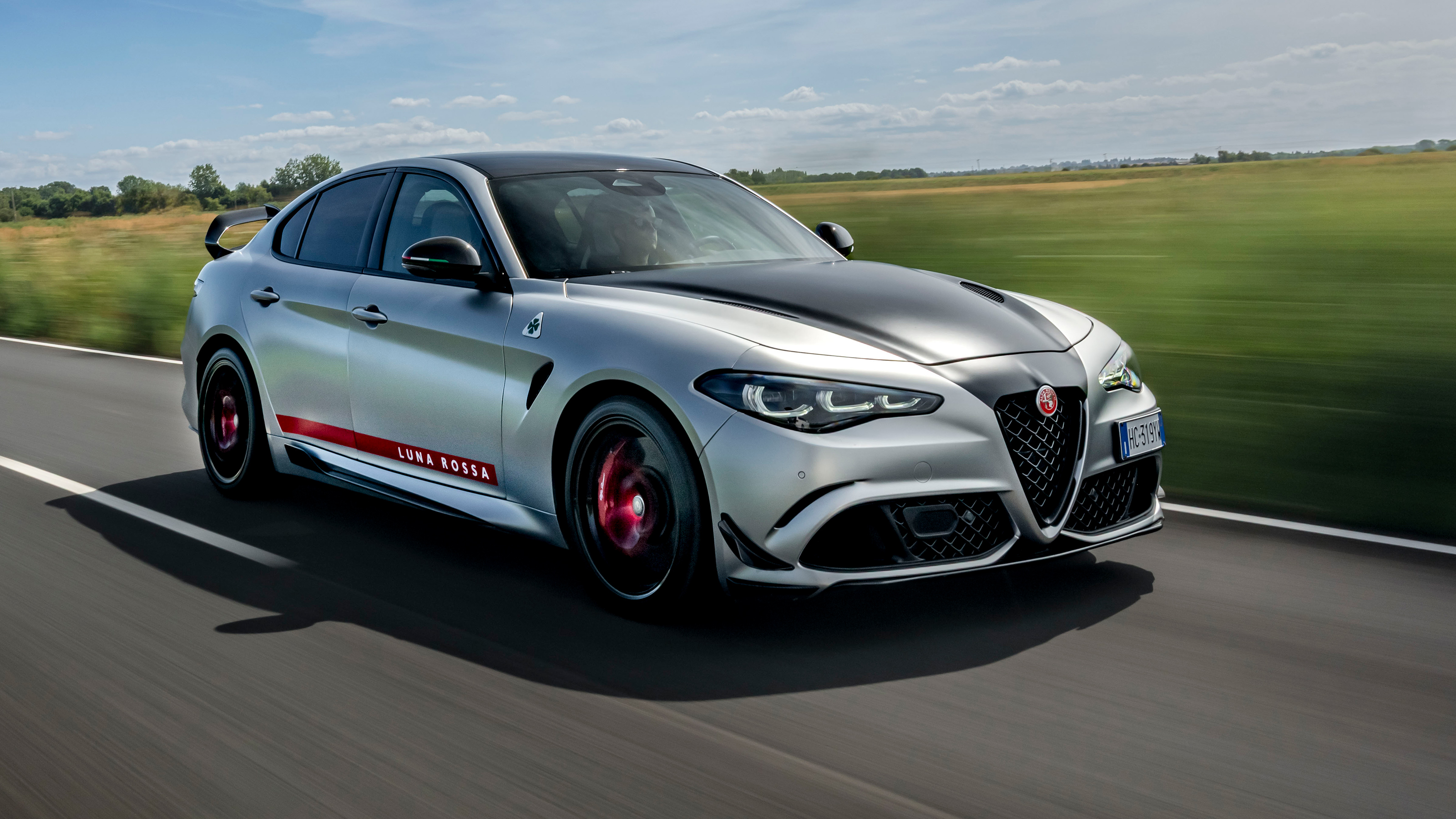 Alfa Romeo Giulia Quadrifoglio Luna Rossa - front tracking