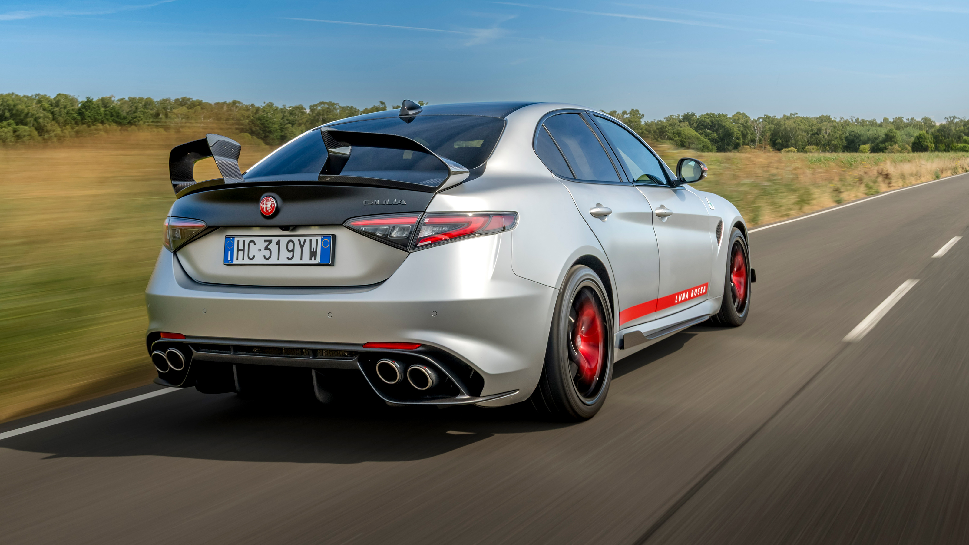Alfa Romeo Giulia Quadrifoglio Luna Rossa - rear tracking