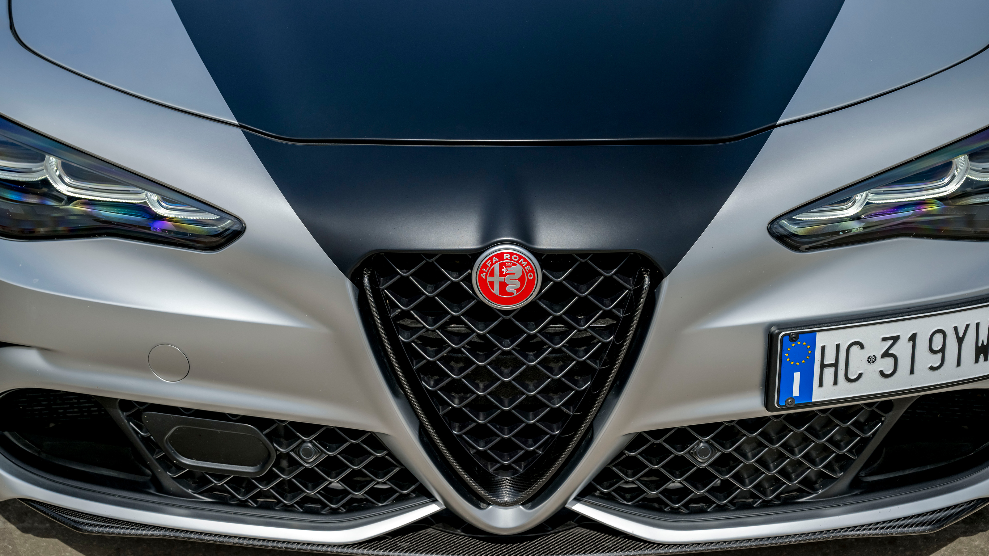 Alfa Romeo Giulia Quadrifoglio Luna Rossa - grille