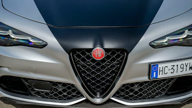 Alfa Romeo Giulia Quadrifoglio Luna Rossa - grille