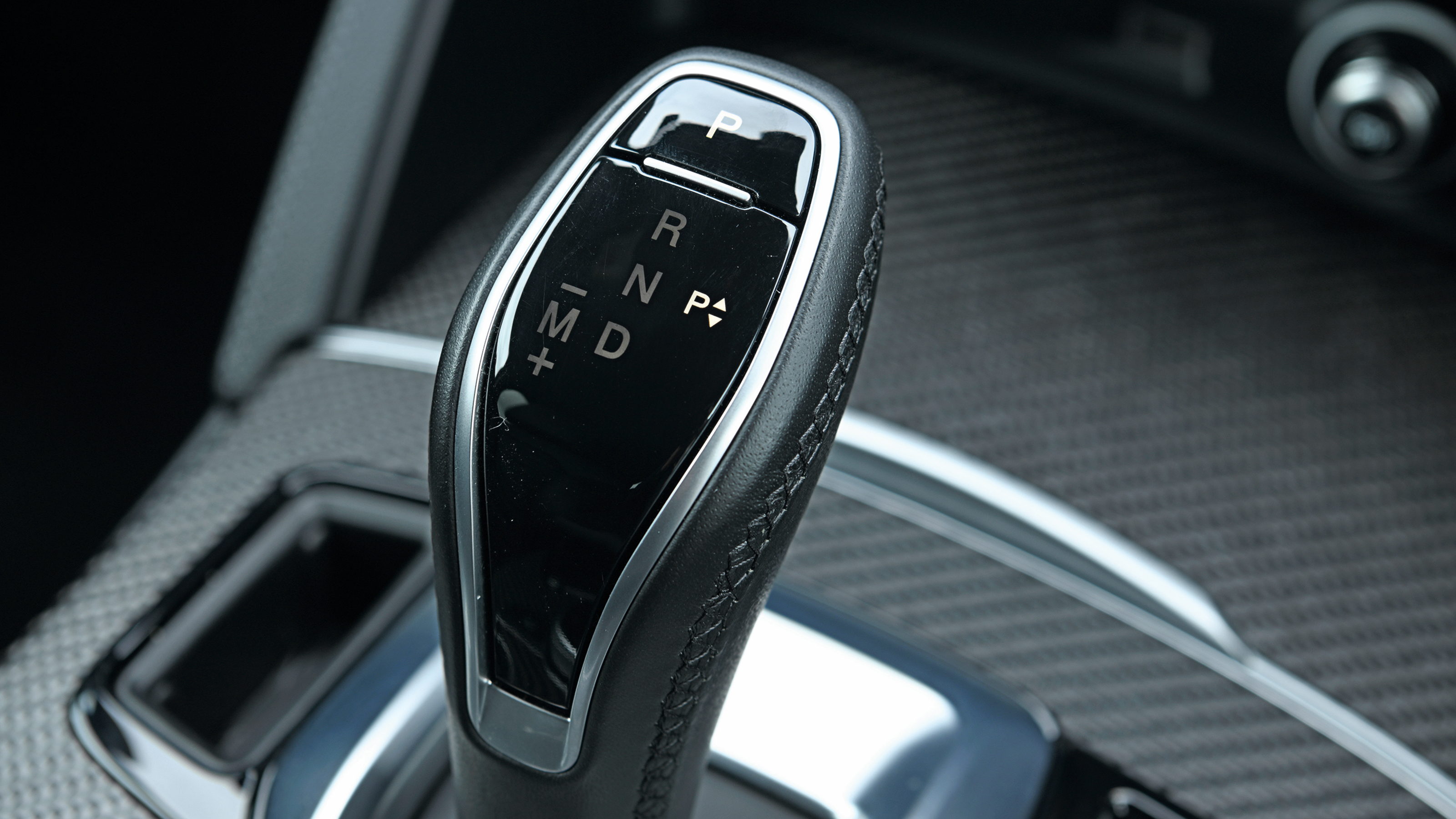 Alfa Romeo Stelvio Quadrifoglio - drive selector