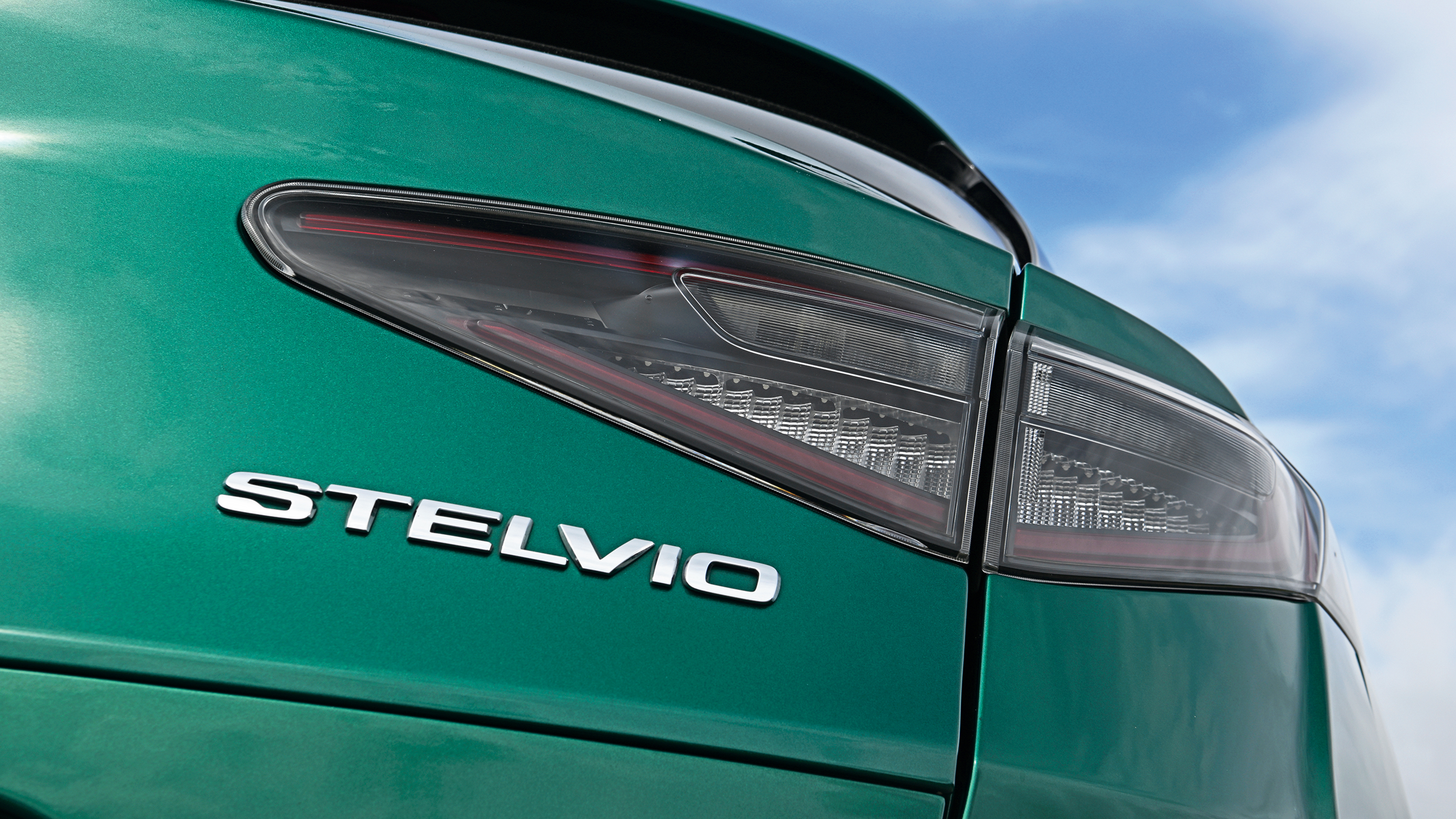 Alfa Romeo Stelvio Quadrifoglio - rear lights