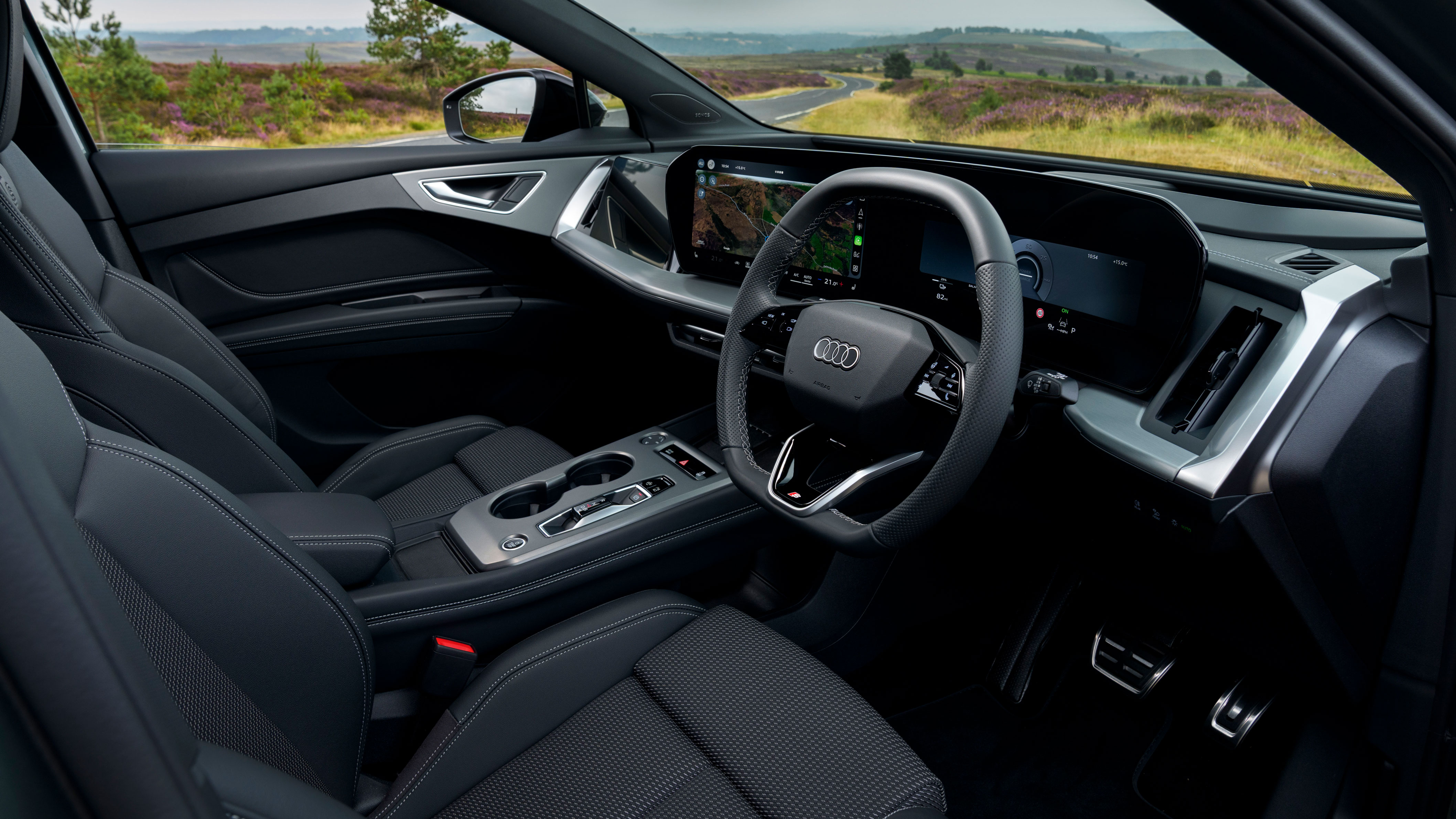 Audi Q4 e-tron - front seats