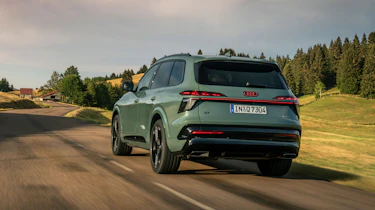 Audi Q7 - rear tracking