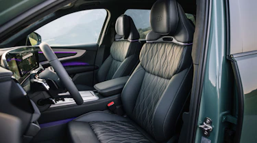 Audi Q7 - front seats