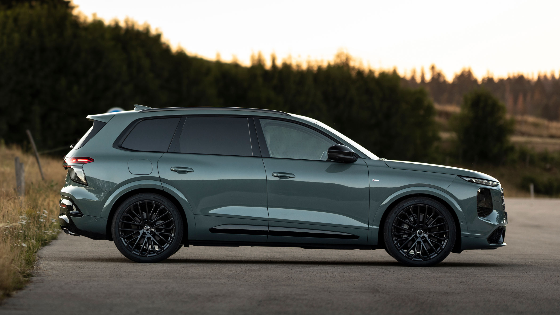 Audi Q7 - side