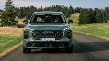 Audi Q7 - full front
