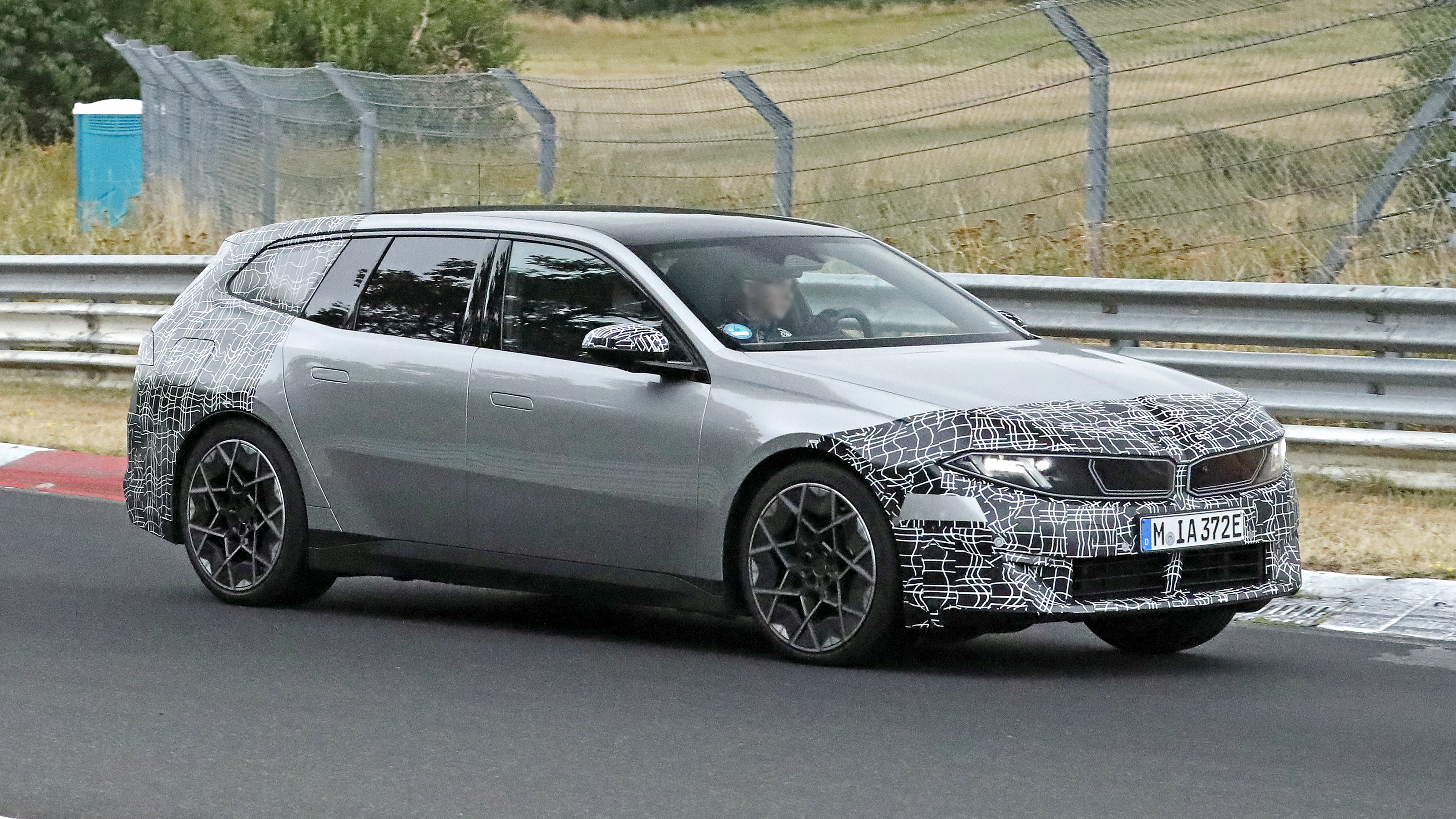 BMW i3 Touring spy shots - front angled