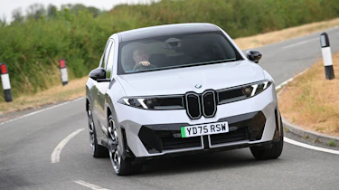 BMW iX3 2026 - front cornering