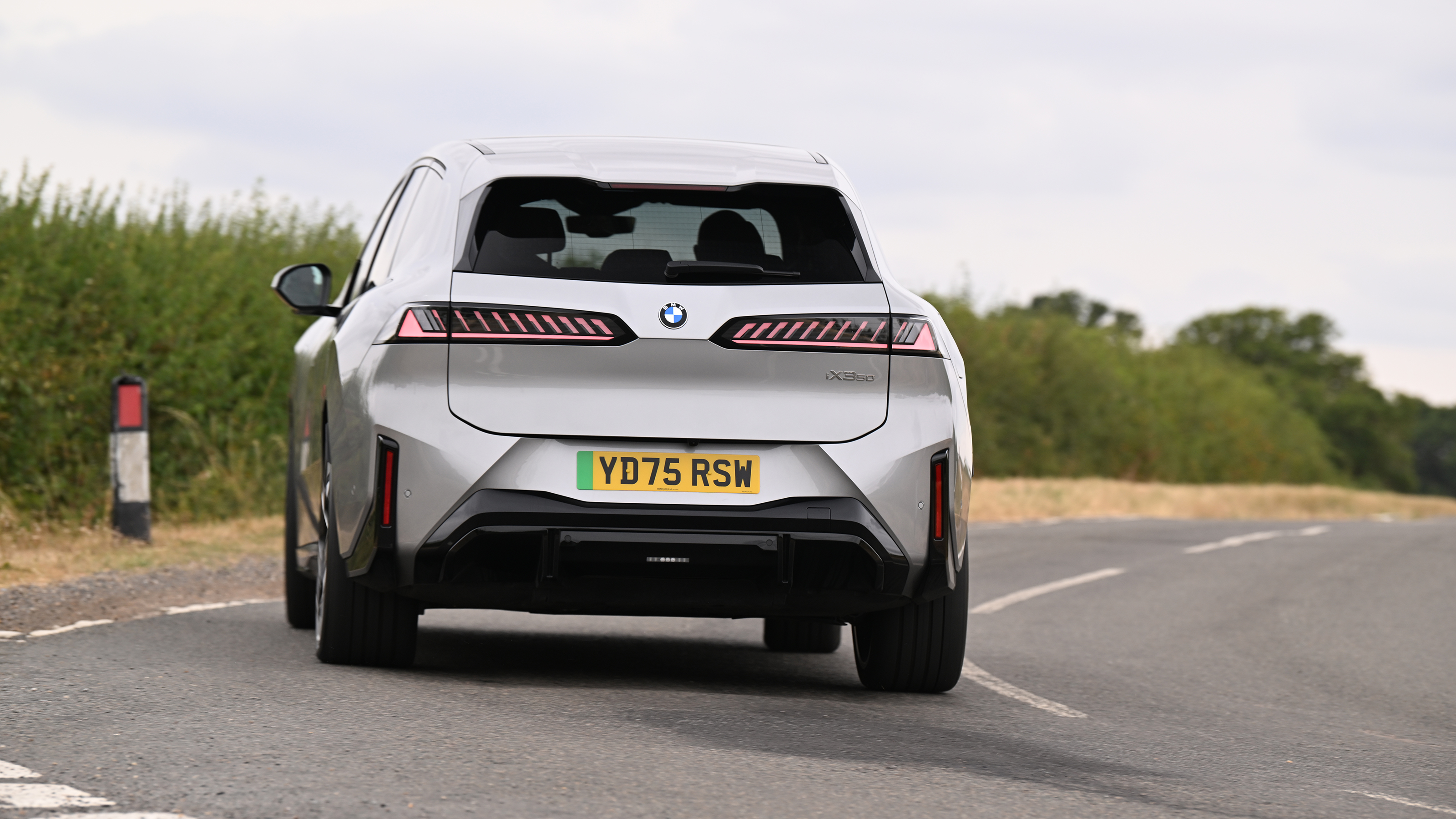 BMW iX3 2026 - rear cornering 