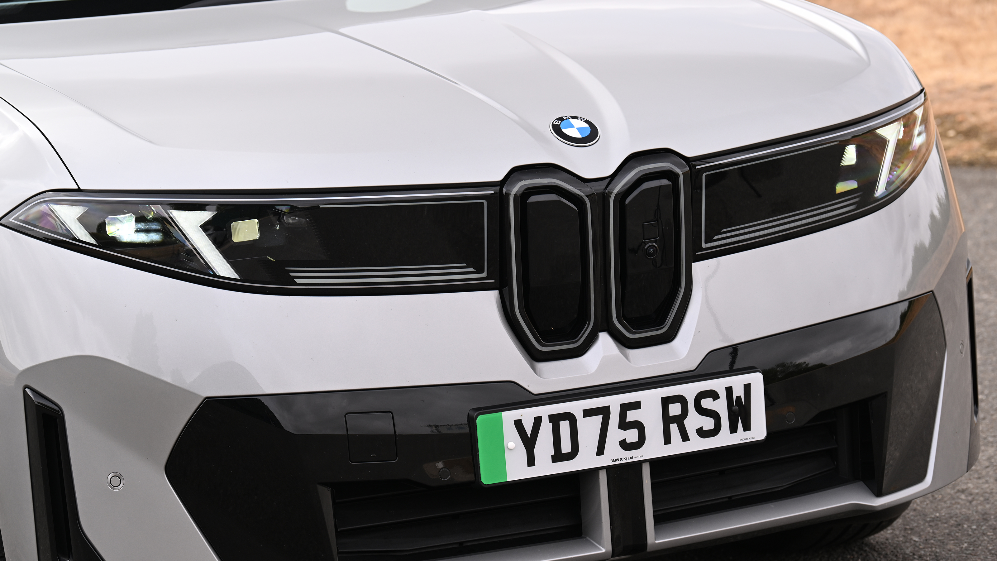 BMW iX3 2026 - grille 