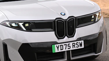 BMW iX3 2026 - grille