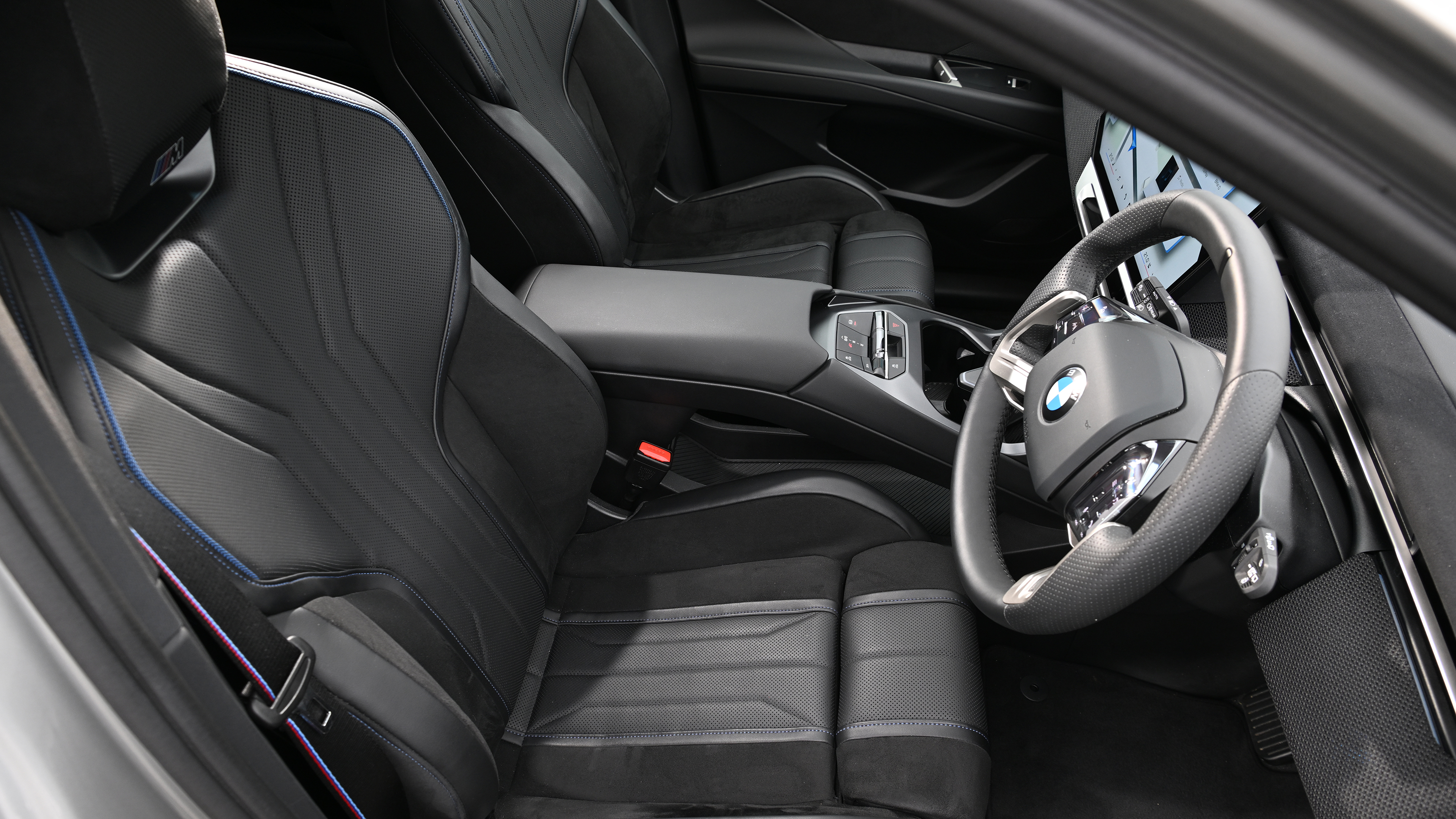 BMW iX3 2026 - interior 