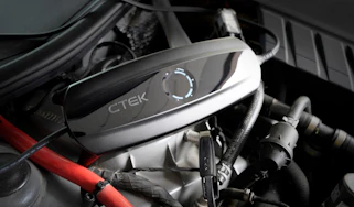CTEK CS ONE Gen2 - on engine