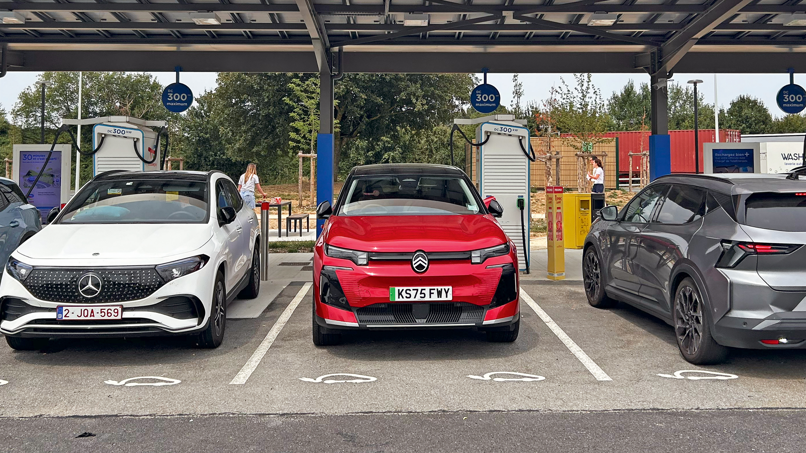 Citroen e-C5 Aircross - charging front