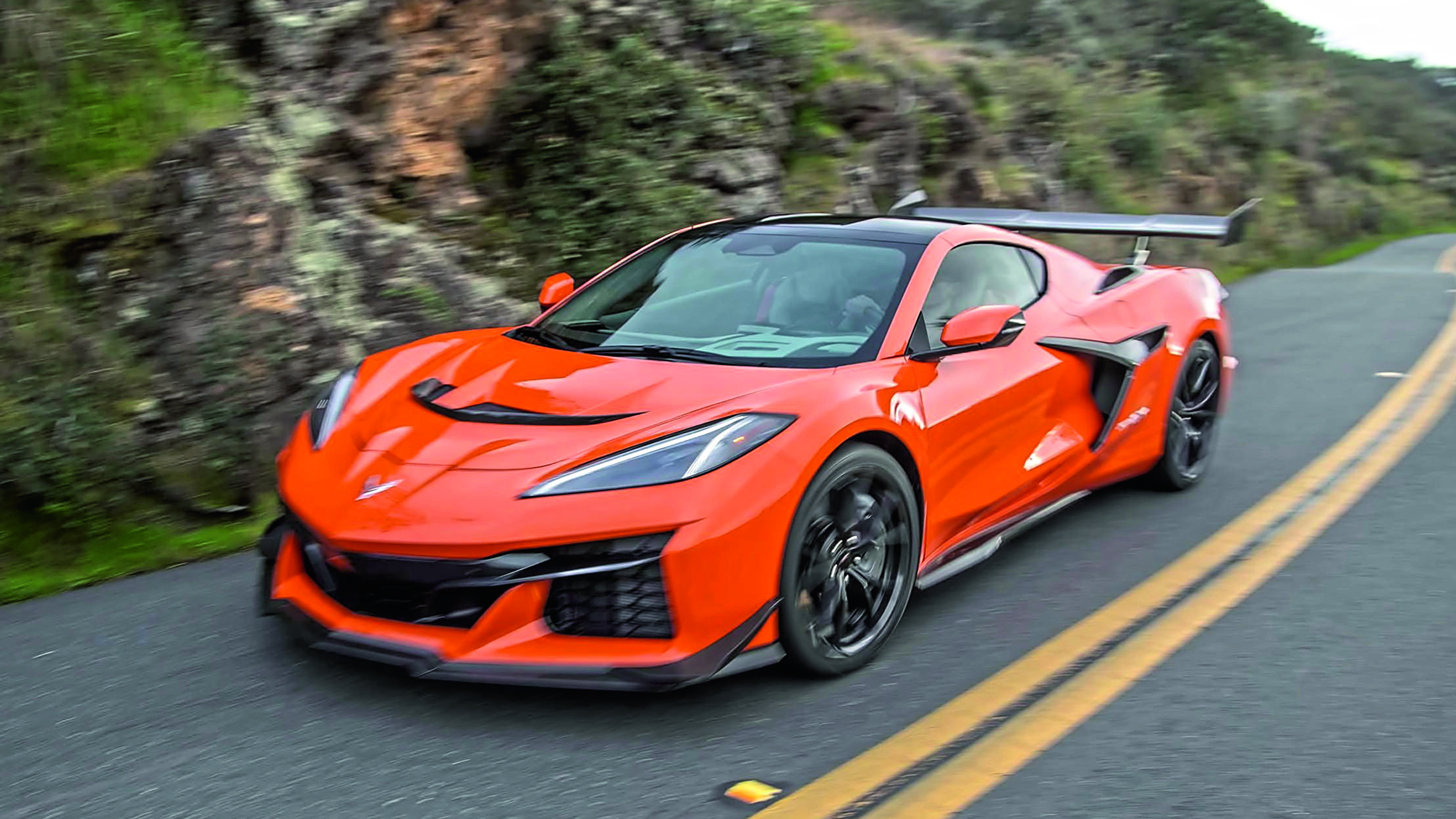 Corvette ZR1X 2026 - front tracking 