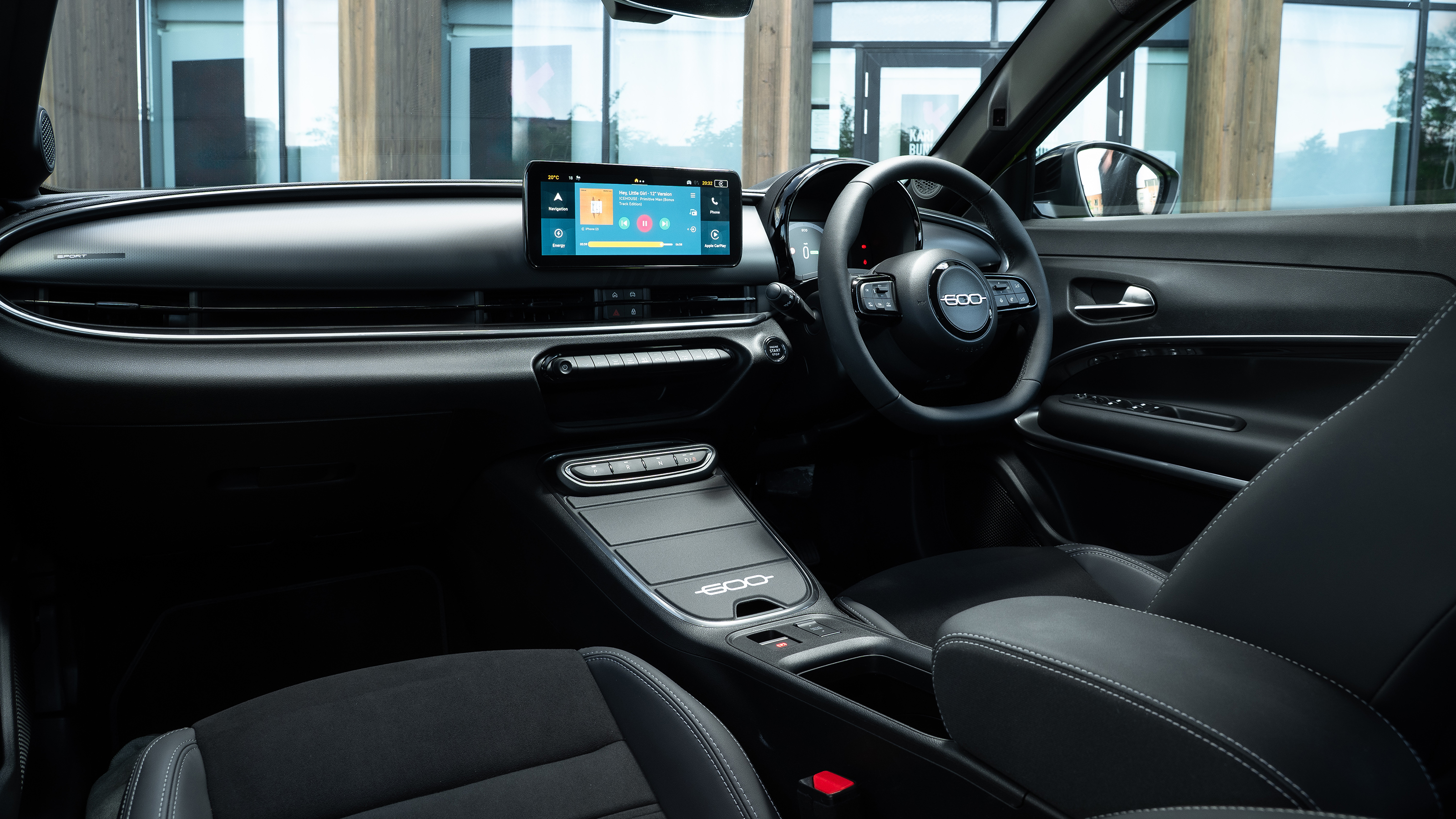 Fiat 600 Hybrid Sport - dashboard