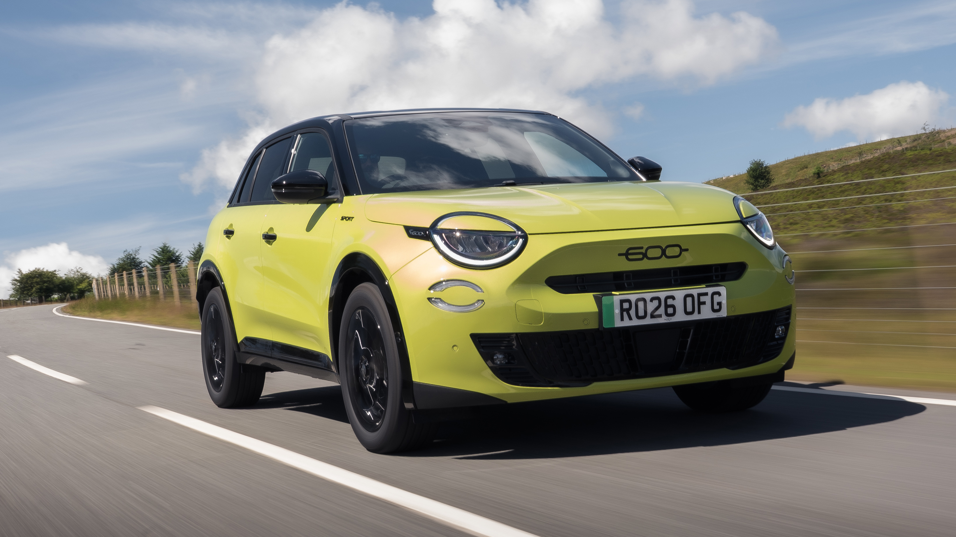 Fiat 600 Hybrid Sport - front 3/4