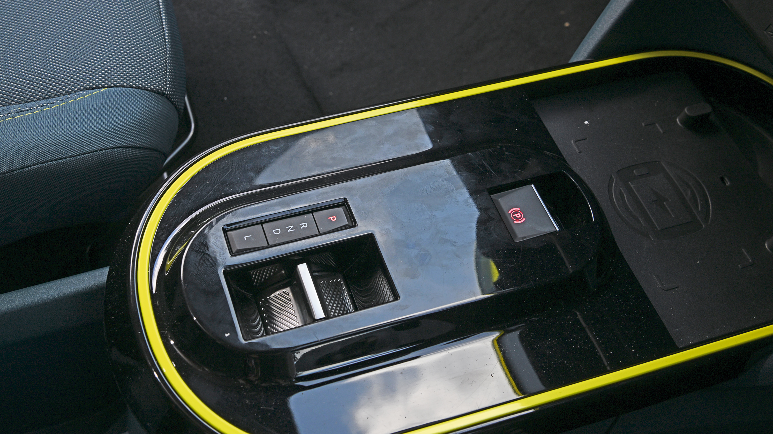 Fiat Grande Panda Hybrid - centre console
