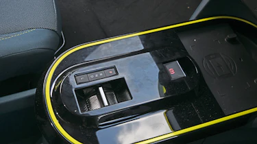 Fiat Grande Panda Hybrid - centre console