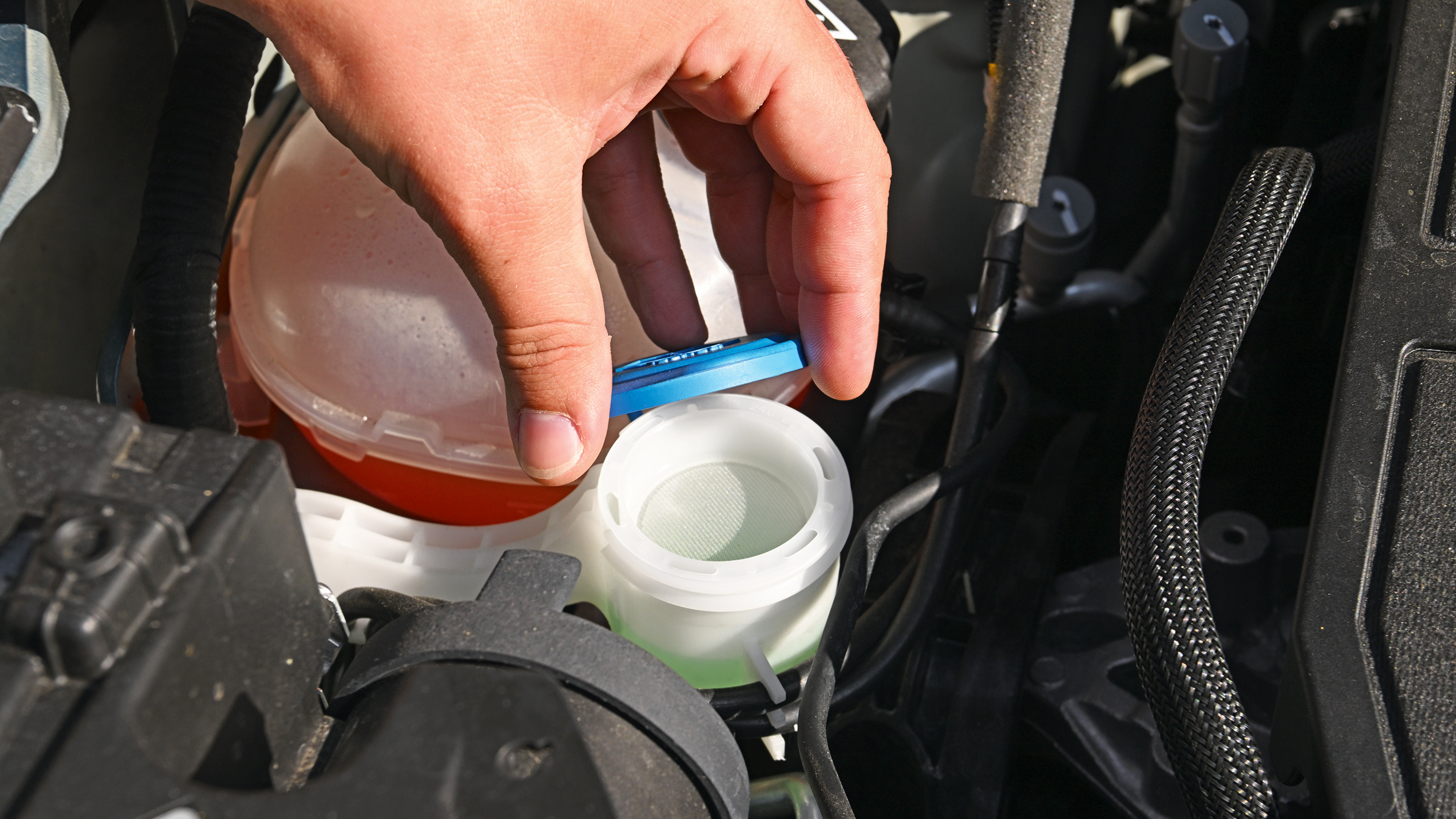 Fiat Grande Panda Hybrid - washer resevoir
