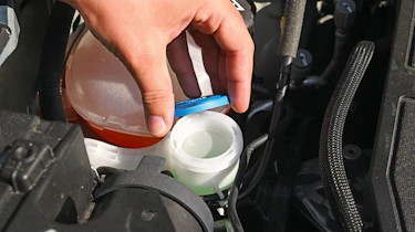 Fiat Grande Panda Hybrid - washer resevoir