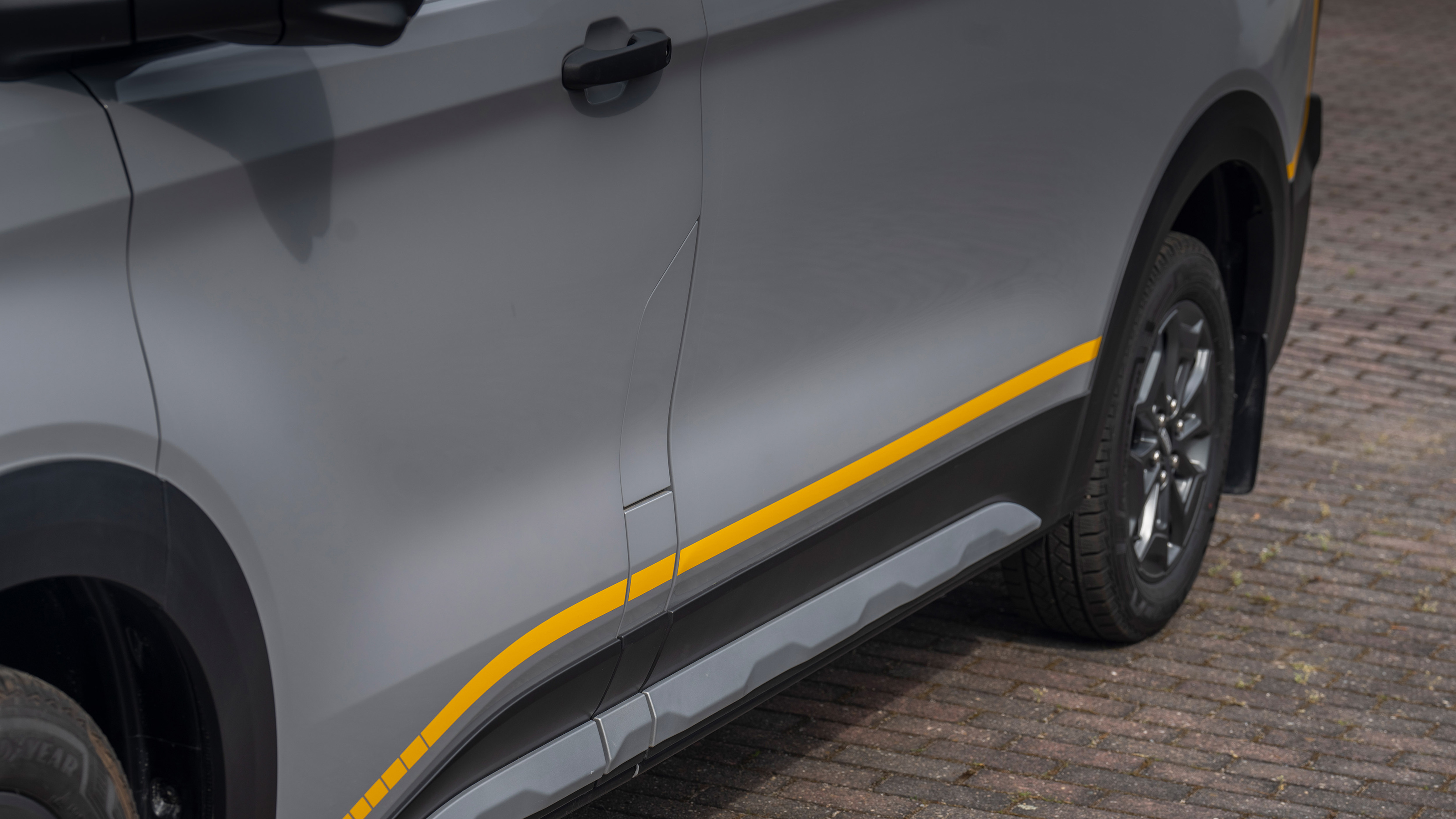 Ford E-Transit Custom - side skirt