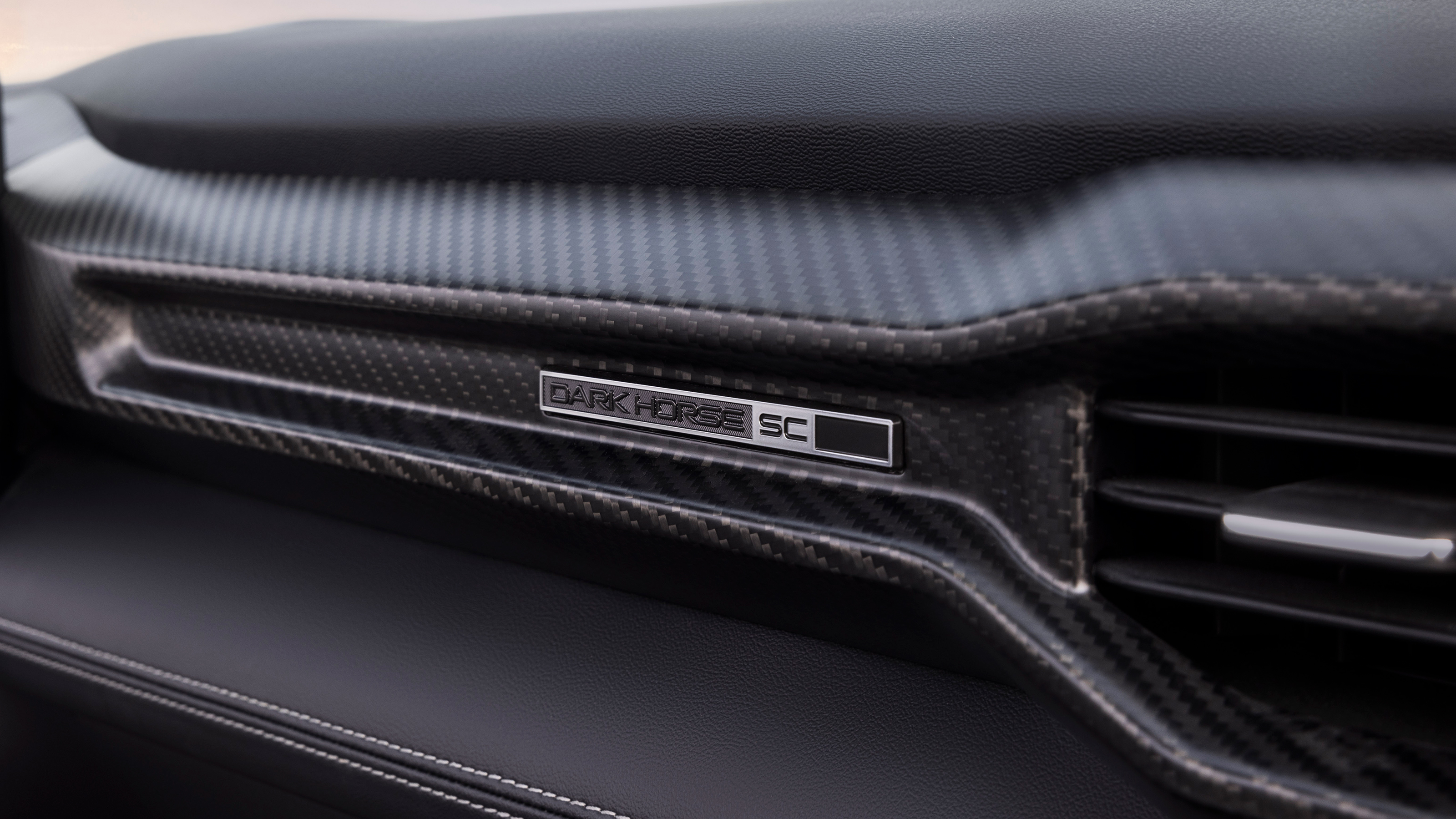 Ford Mustang Dark Horse SC convertible - interior badge