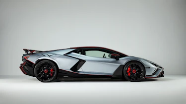 Lamborghini Revuelto SV - side