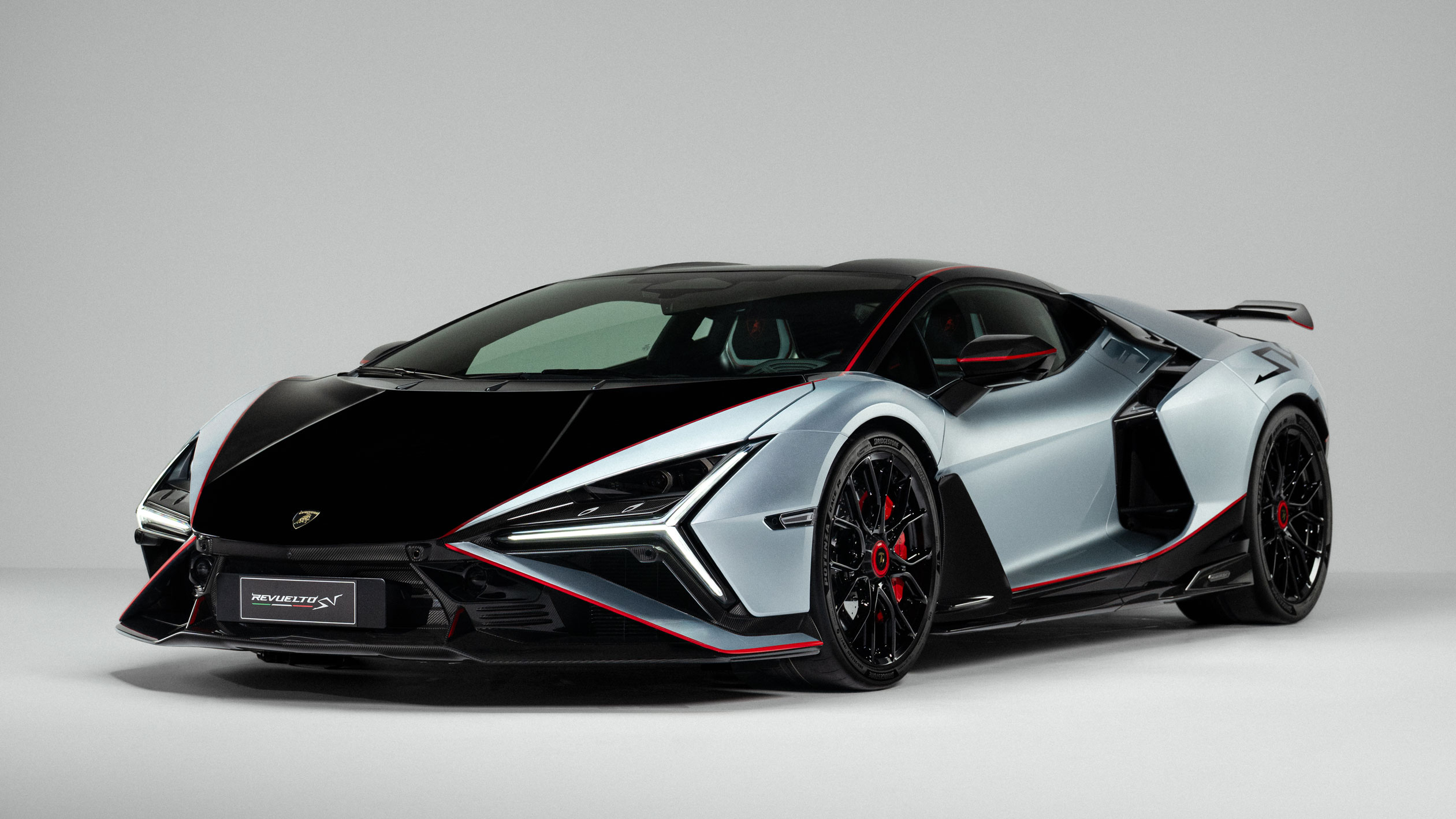 Lamborghini Revuelto SV - front static