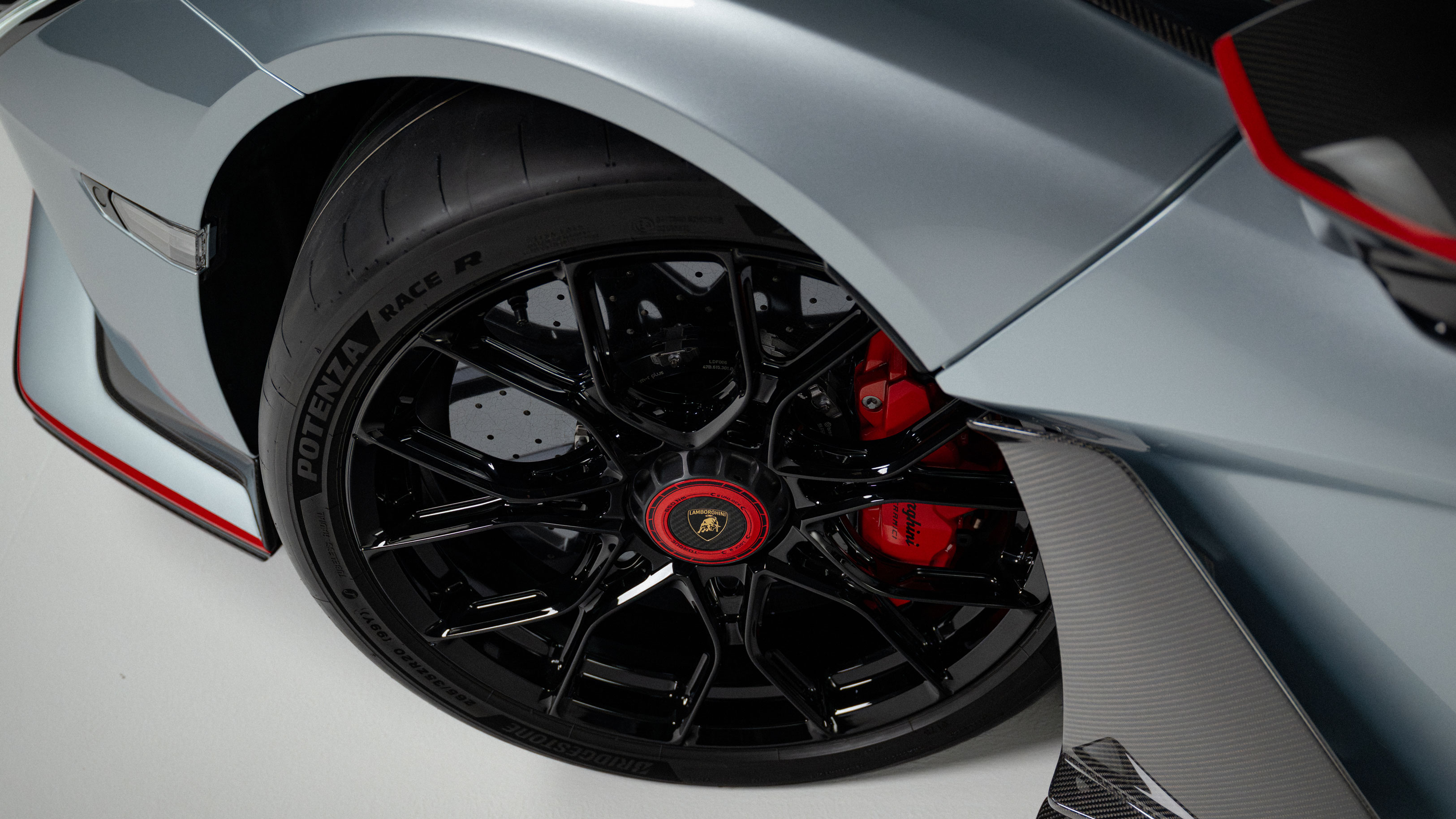 Lamborghini Revuelto SV - wheel
