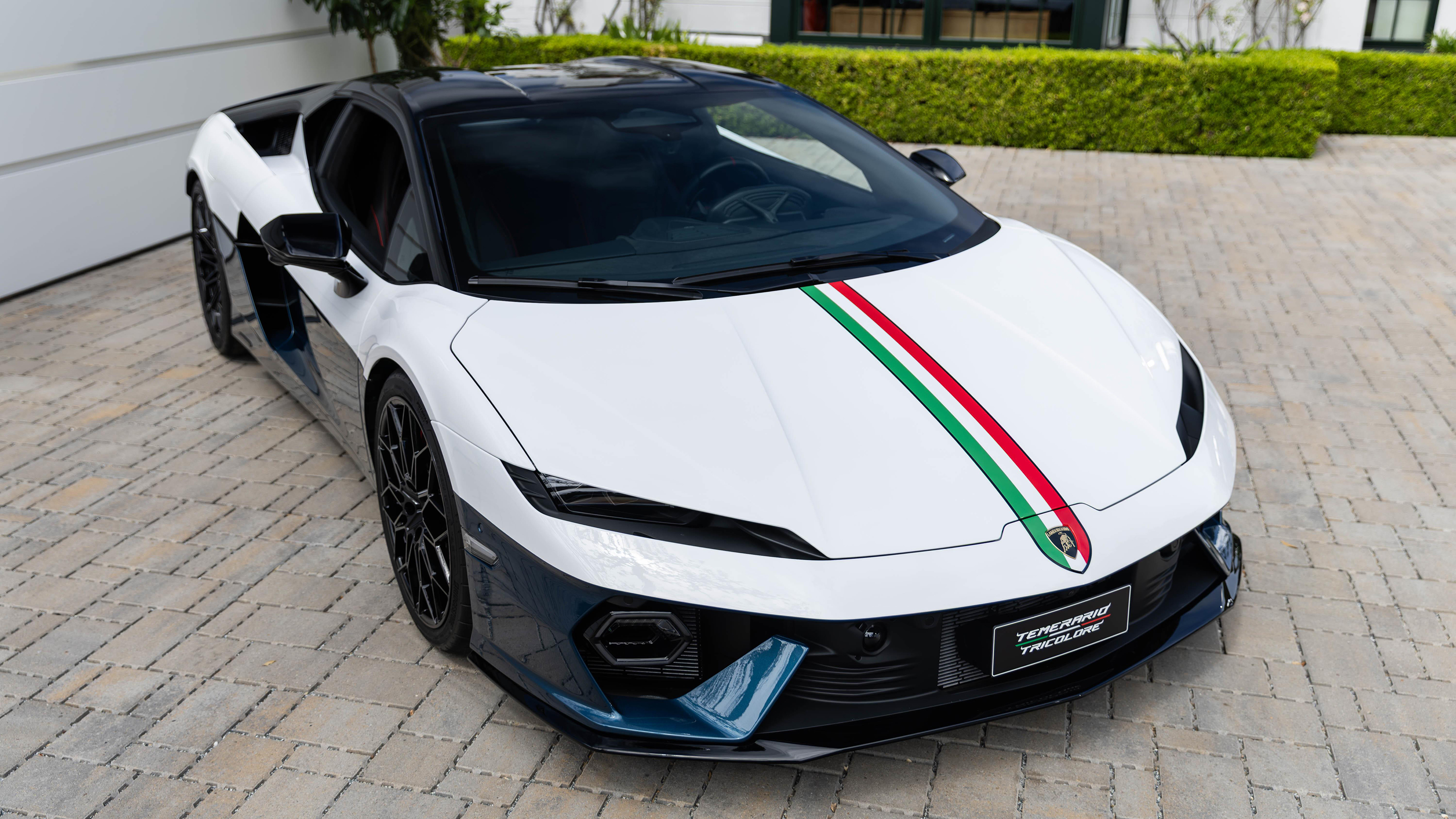 New Lamborghini Temerario Tricolore - front overhead house