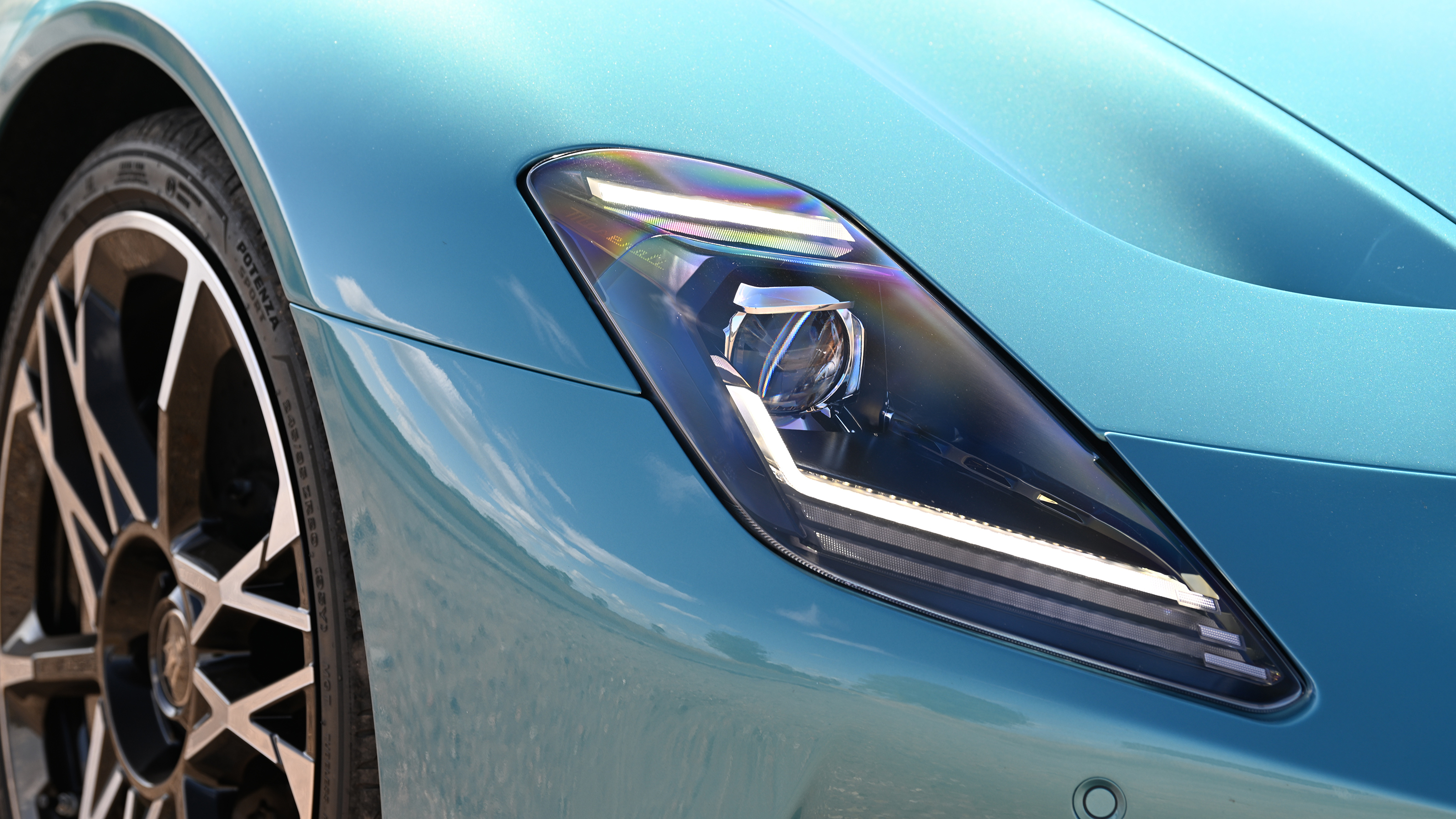 Maserati MCPure Cielo - headlight