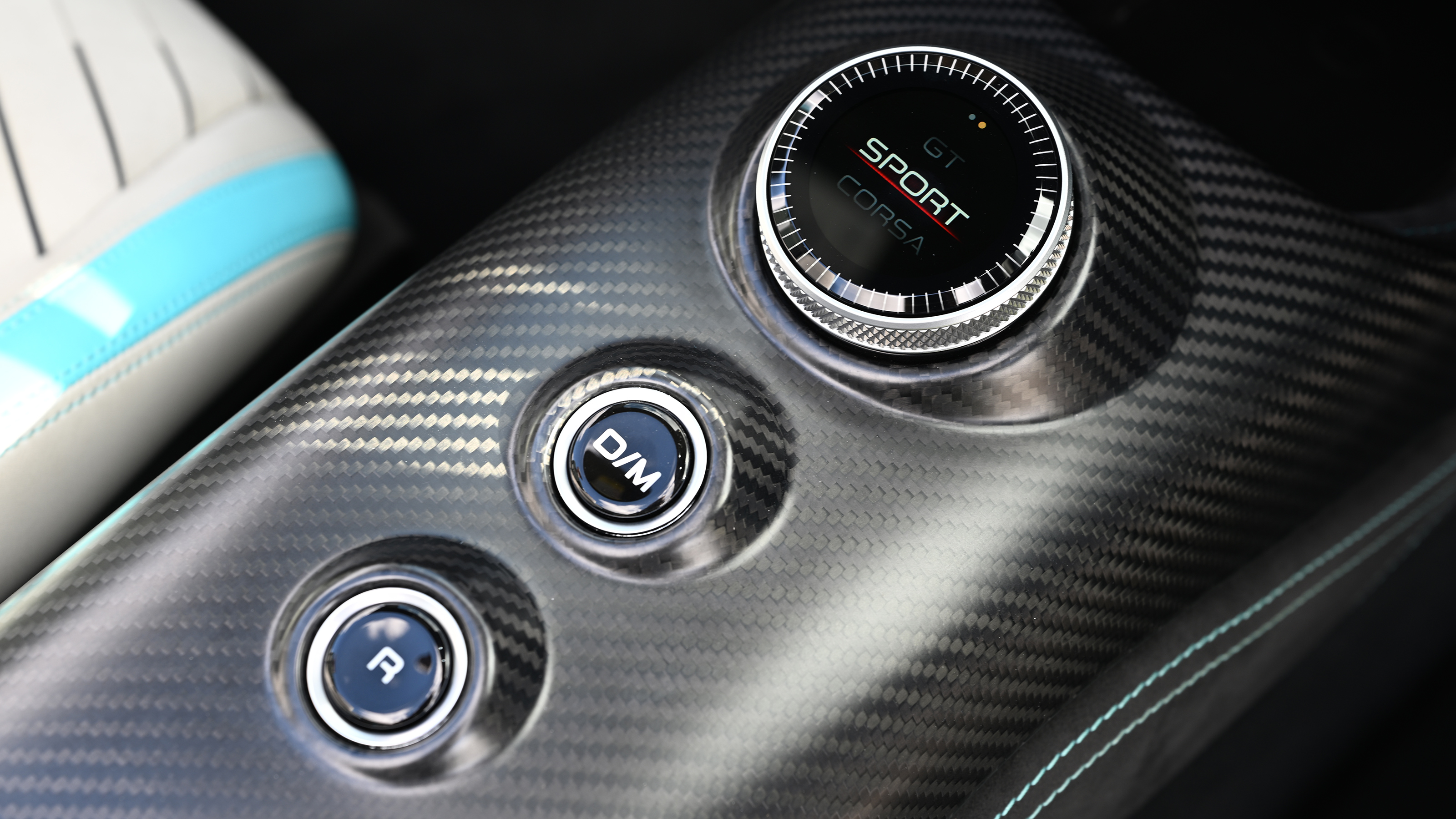 Maserati MCPure Cielo - gear and drive selectors