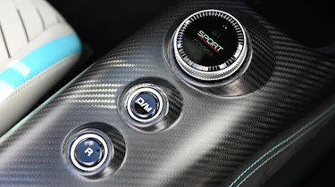 Maserati MCPure Cielo - gear and drive selectors