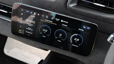 Maserati MCPure Cielo - infotainment screen