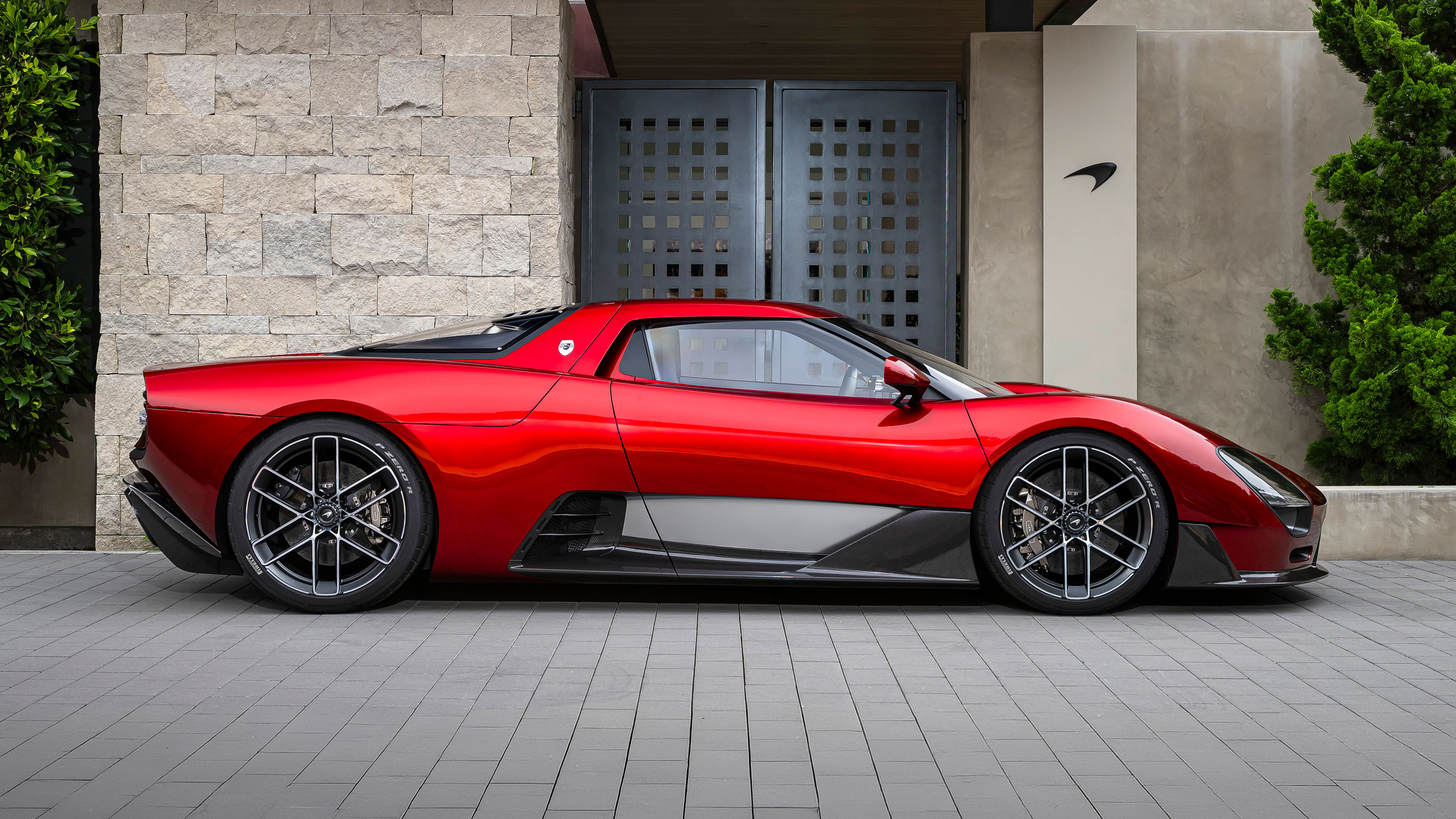 McLaren M6GT Concept - side