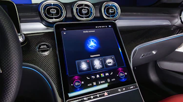 Mercedes C-Class facelift - screen